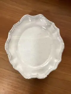 花形 小鉢 白釉 陶器 輪花皿　アスティエ　アッシュペーフランス 花形 小鉢 白釉 陶器 輪花皿 アスティエ アッシュペーフランス - メルカリ