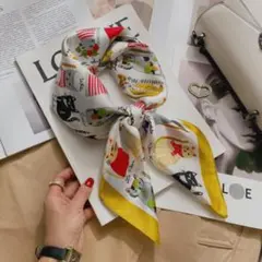 猫イラスト シルク風スカーフ キャット　ねこ　黄イエロー　約70cmx 70cm