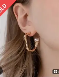 ウェーブデザイン パールフープピアス ゴールド　大きめ大ぶり