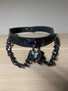 ハート型チャーム付き黒チョーカー