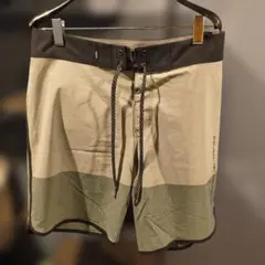 Quiksilver Highline ショートパンツ ベージュ・グリーン