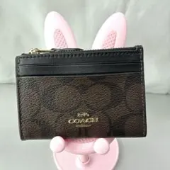 coach コーチ キーリング、ミニ手帳型 シグネチャー柄 - メルカリ