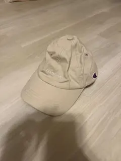 Champion ベージュキャップ