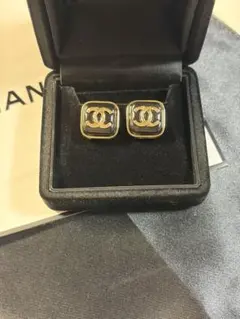 CC ココ　ロゴ ピアス　ブラック　ゴールド　スクエア