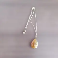 飴色の葉模様ペンダント