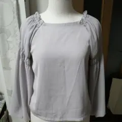 マジェスティックレゴン　エアリースリーブブラウス　グレージュ