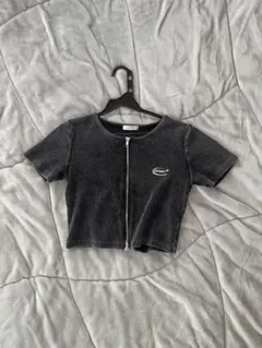 ダブルファスナークロップド丈トップス