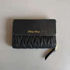 miumiu マテラッセ レザー 財布のサムネイル