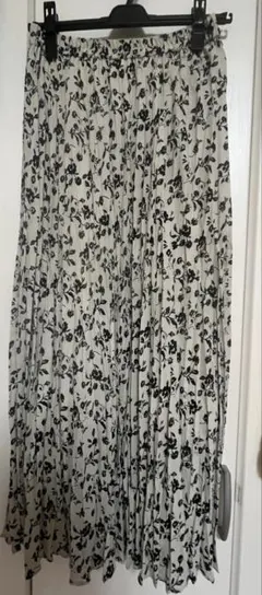 【SUMMER SALE】LOWRYSFARM 花柄スカートのサムネイル