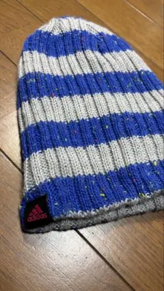 美品 adidas ニット帽 青と灰色のストライプ ビーニー