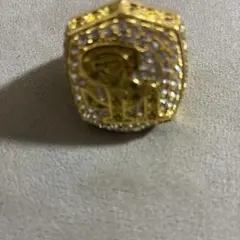 金色ダイヤモンド風記念リング