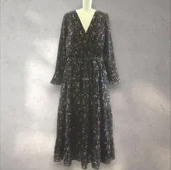 美品　プレフェリール　М　長袖ロングワンピース　紺　花柄　ティアード　Ｖネック