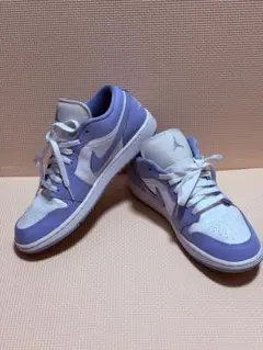 週末限定セール　エア ジョーダン １ AJ1 low WMNS 27.5cmのサムネイル