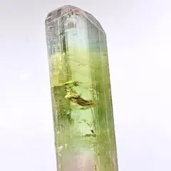 含浸無非加熱 母岩削出 コロンビア産エメラルド原石 計3.24カラット緑柱石鉱物 含浸無非加熱 母岩削出 コロンビア産エメラルド原石 計3.24