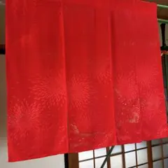 赤い花柄のれん 金箔アクセント　長襦袢　子供七五三着物リメイク暖簾のれん！