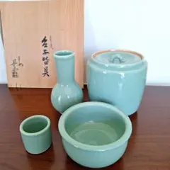 青磁　台子皆具 手塚景雲作　(水指、建水、蓋置、杓立 共箱)のサムネイル