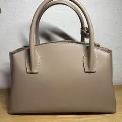 イアクッチIACUCCI ベージュ ハンドバッグのサムネイル
