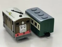 カプセルプラレールトーマス車両2両セット
