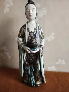 白磁器 観音菩薩像 獅子 置物 陶器 中国 白磁器 観音菩薩像 獅子 置物 陶器 中国 - メルカリ