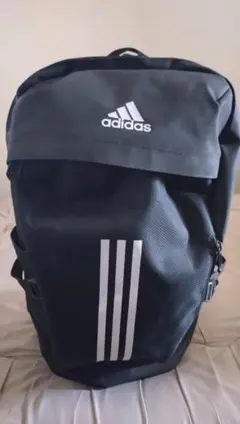 アディダスadidasの30Lのバックパック(未使用に近い）