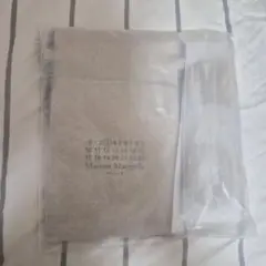 メゾンマルジェラ ホリデーノベルティ ストラップポーチ