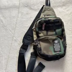 Umbro カモフラージュ ボディバッグ