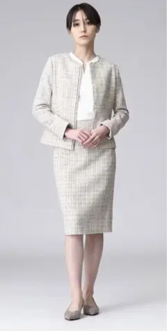 【INDIVI V.A.I】ツィードノーカラージャケット＆ストレートスカート