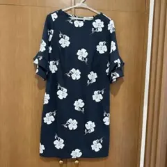 値下げ【12400円新品タグ付き】BANANA REPUBLIC 花柄ワンピースのサムネイル