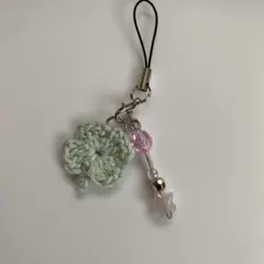 【ウィッシュコア】手編みクローバー×星チャームゆめかわストラップ
