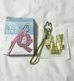 ラブブ PIN FOR LOVE 【V】 アルファベット　イニシャルキーリング