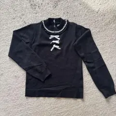 アンクルージュ黒のハイネックセーター パール装飾