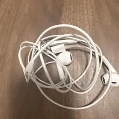 ホワイト 有線イヤホン インイヤー型