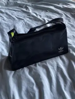 adidas Ksenia Schnaider ブラックショルダーバッグ