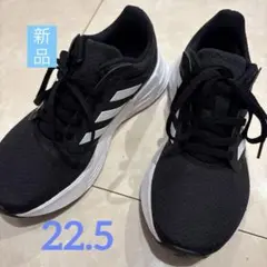 新品　adidas スニーカー　 ランニングシューズ ブラック/ホワイト