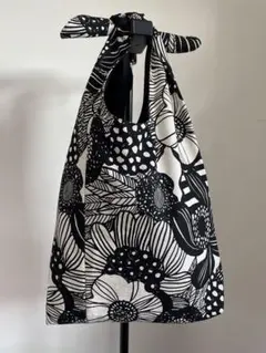 ハンドメイド　トートバッグ　花柄　モノトーン　北欧風　肩掛け　手持ち　マチあり