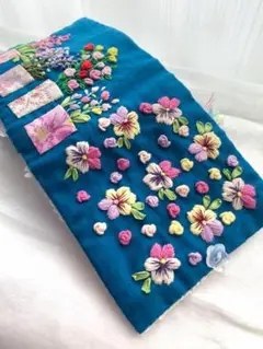 ハンドメイド　手刺繍 　ニードルブックケース（針収納ケース）