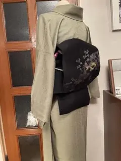 黄緑色無地 着物 地紋 抹茶色 袷 紋入り鶯色グリーン 綸子 松葉散らし 裄69