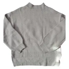 オフホワイトー ニットセーター