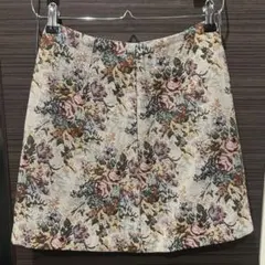GU フラワープリント ミニスカート ゴブラン柄