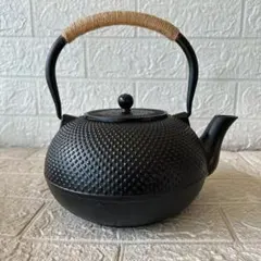 ほぼ未使用品 南部名工金秀 及春鋳造捻鉉算盤形アラレ南部鉄瓶 南部