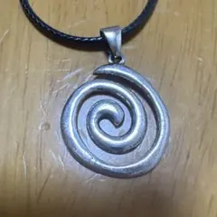 新品　渦巻き　スパイラルデザイン ネックレス