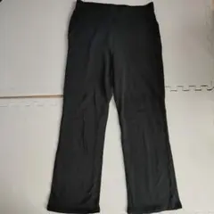 ユニクロ 黒 フレアパンツ 伸縮性ウエスト