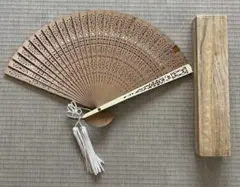 白檀 扇子 透かし彫り 桐箱 付き 工芸品 - メルカリ