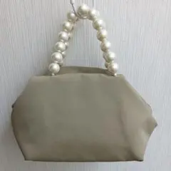 ベージュ、パール持ち手バッグ