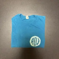 ADJ ロゴ入り Tシャツ 青