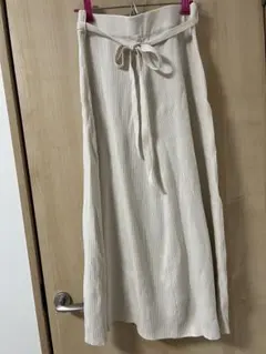 GU アイボリー フレアスカート