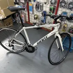 引取限定 中古 GIANT クロスバイク 3×8段変速 420MM 防犯登録対応 引取限定 中古 GIANT クロスバイク 3×8段変速 420MM 防犯登録対応