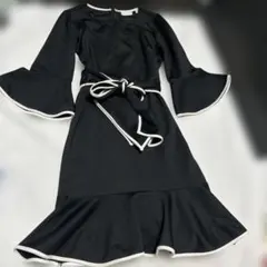美品New York&companyフレア袖ワンピース黒ドレス　バイカラー白S