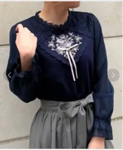 【新品】axes femme アクシーズファム　リボン付薔薇刺繍プルオーバー