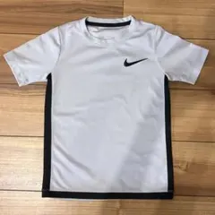 美品　NIKE ナイキ Tシャツ 140cm 刺繍ロゴ